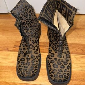 Vintage Rare Fendi Chelsea zip up boots size 8.5W